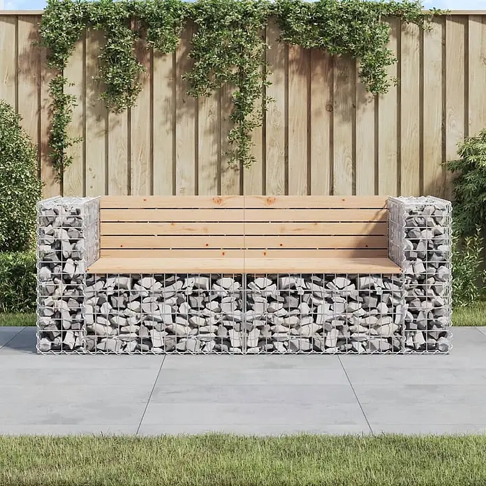Furnicato Gartenbank Kiefernholz - B x T x H: 184 x 71 x 65,5 cm, Natürliche Kiefer - Gabionen-Gartenbank mit heller Holz-Sitzfläche und Rückenlehne auf einer Terrasse.