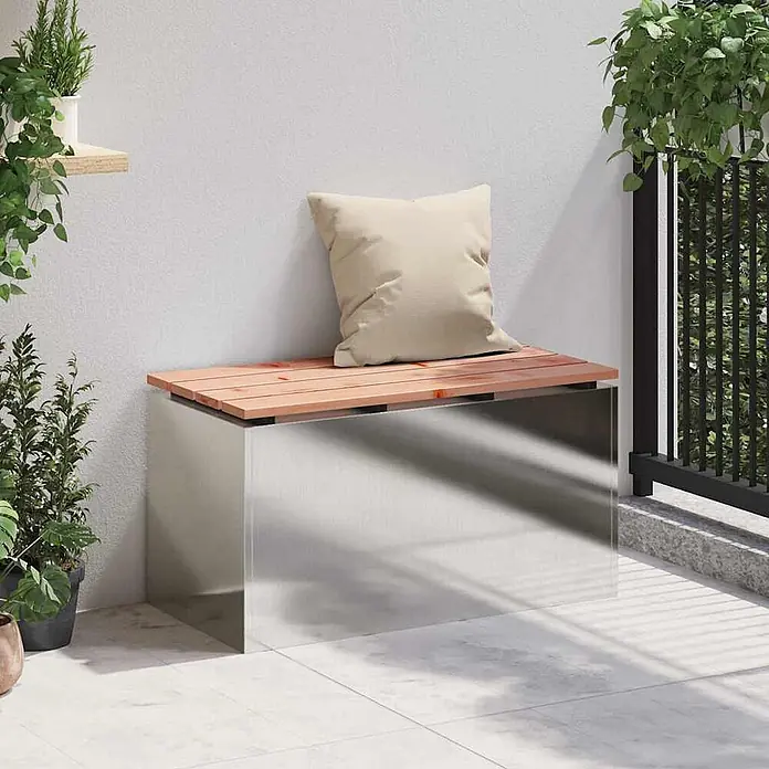 Furnicato Gartenbank - B x T x H: 40 x 40 x 43 cm, Edelstahl - Outdoor-Aufbewahrungsbank mit heller Holzlattenplatte und Metallfuß, auf einem Balkon mit Kissen.
