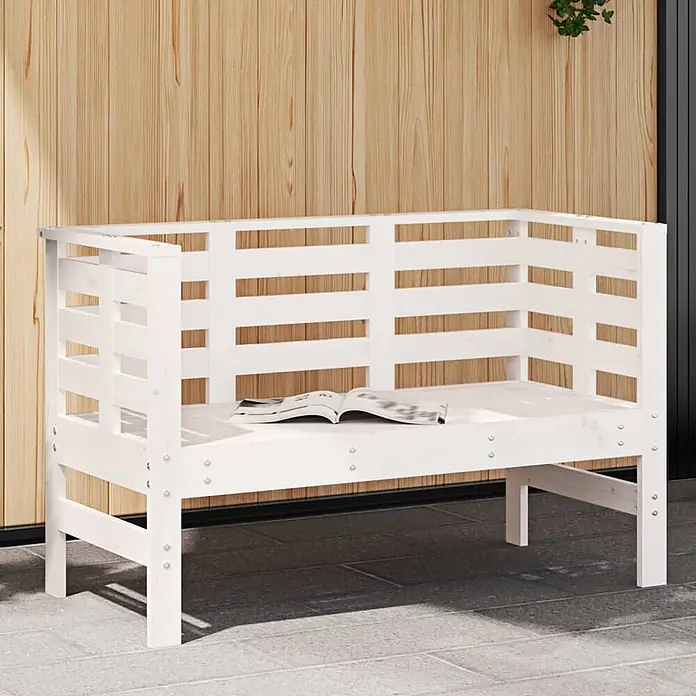 Furnicato Gartenbank Kiefernholz-Massivholz - B x T x H: 111,5 x 53 x 71 cm, Weiße Kiefer - Weiße Holzbank für den Außenbereich mit Lattenrücken und -seiten, ein Buch auf dem Sitz.
