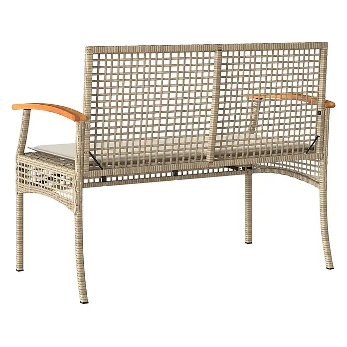 Furnicato Gartenbank - Beige - Helle beige geflochtene Gartenbank für zwei Personen mit Holzarmlehnen und hellem Kissen.