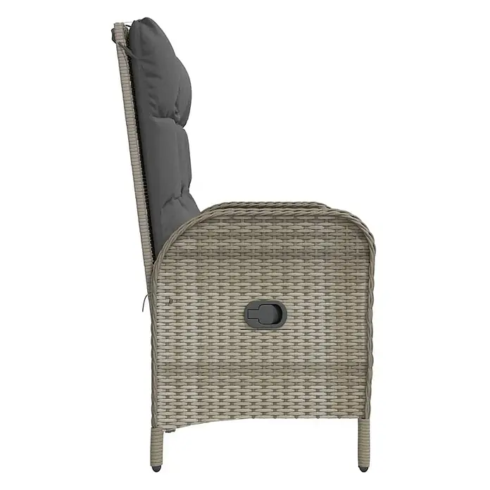 Furnicato Gartenbank - Grau - Seitenansicht eines hellgrauen Liegestuhls in Rattan-Optik mit dunkelgrauem Kissen und schwarzem Neigungshebel.