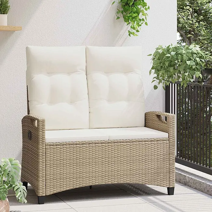 Furnicato Gartenbank pulverbeschichtet - B x T x H: 60 x 105 x 112 cm, Beige und Creme - Beige Rattan-Outdoor-Sitzbank mit Auflagen und Stauraum auf einem Balkon.