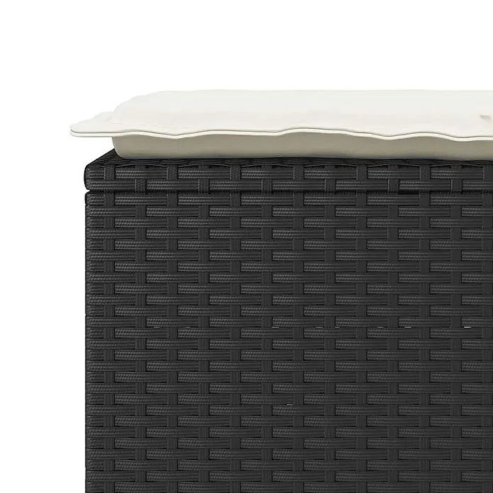 Furnicato Gartenbank PE-Rattan - B x T x H: 110 x 40 x 44 cm, Schwarz - Dunkelgraue Rattan-Aufbewahrungsbox mit hellem Kissen.