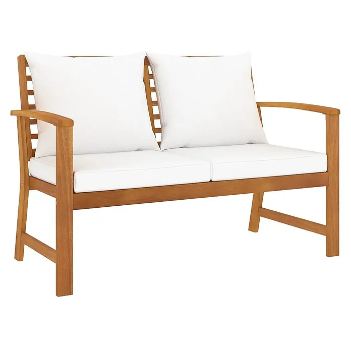 Furnicato Gartenbank - Creme - Gartenbank aus Holz mit Lattenrückenlehne und Armlehnen, ausgestattet mit weißen Sitz- und Rückenkissen.