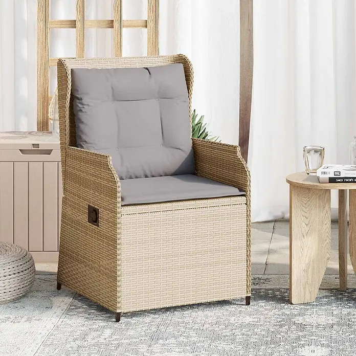 Furnicato Gartenbank - B x T x H: 55 x 67 x 95 cm, Beige und Grau - Beiger Rattan-Sessel mit Stauraum und grauen Kissen für den Außenbereich.