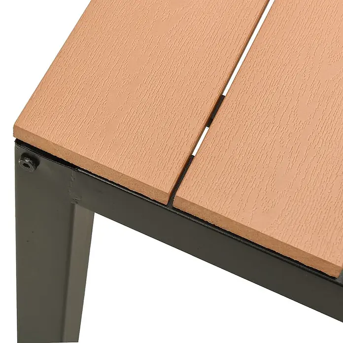 Furnicato Gartenbank WPC - B x T x H: 110 x 39 x 45 cm, Braun und Schwarz - Hellbraune Holzoptik-Verbundplatten auf schwarzem Metallrahmen, Detail von Gartenmöbeln.