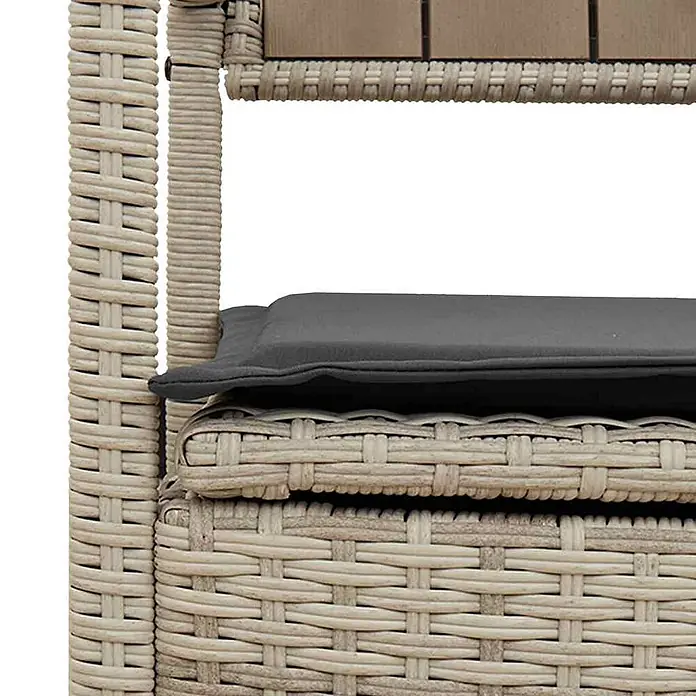 Furnicato Gartenbank PE-Rattan - B x T x H: 111,5 x 54 x 74 cm, Hellgrau und Dunkelgrau - Nahaufnahme von hellbraunen, geflochtenen Rattan-Gartenmöbeln mit dunkelgrauem Sitzkissen.