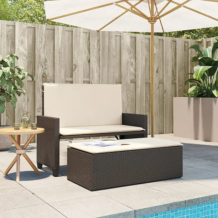 Furnicato Gartenbank PE-Rattan - B x T x H: 122 x 115 x 61,5 cm, Braun - Dunkelbraune Rattan-Sitzgruppe mit cremefarbenen Kissen (Sofa und Couchtisch).