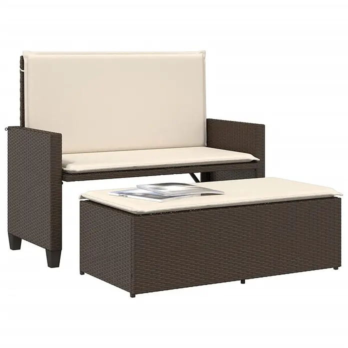 Furnicato Gartenbank PE-Rattan - B x T x H: 122 x 115 x 61,5 cm, Braun - Braunes Rattan-Gartensofa (Zweisitzer) und rechteckiger Couchtisch mit cremefarbenen Kissen.