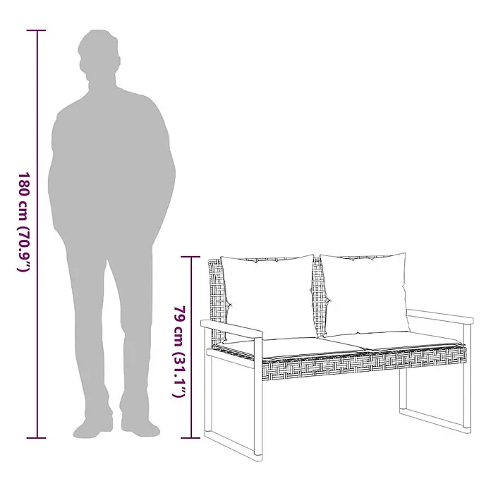 Furnicato Gartenbank PE-Rattan - B x T x H: 119 x 61 x 79 cm, Mischung aus Beige - Zweisitzer-Gartenbank im Rattan-Stil mit weißen Sitz- und Rückenkissen. Eine menschliche Silhouette dient als Größenreferenz.