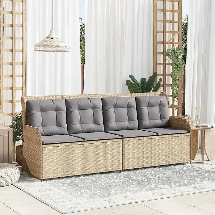Furnicato Gartenbank - B x T x H: 110 x 95 x 85 cm, Beige und Grau - Langes Outdoor-Sofa mit hellbraunem Rattan-Optik-Gestell und grauen Sitz- und Rückenkissen, auf einer Terrasse.