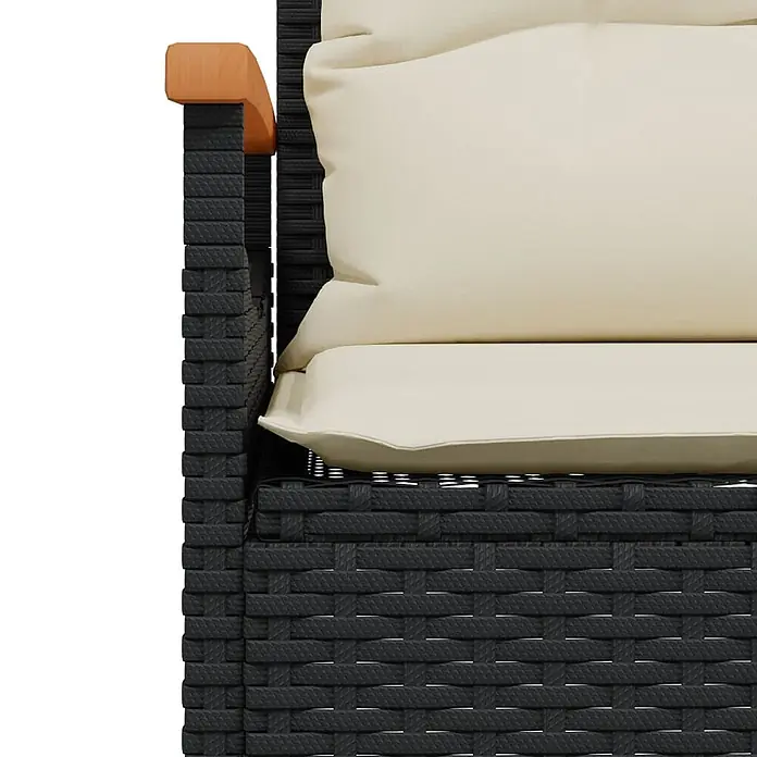 Furnicato Gartenbank PE-Rattan - B x T x H: 116 x 62,5 x 74 cm, Schwarz - Dunkler geflochtener Rattan-Sessel mit Holzarmlehnen und cremefarbenen Stoffkissen.