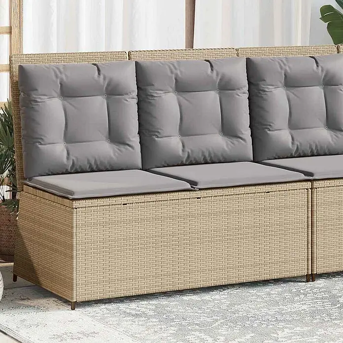 Furnicato Gartenbank - B x T x H: 67 x 108 x 95 cm, Beige und Grau - Beiges Outdoor-Sofa in Rattan-Optik mit dicken grauen Sitz- und gesteppten Rückenkissen.