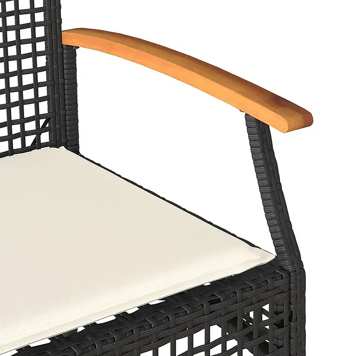Furnicato Gartenbank PE-Rattan - B x T x H: 108 x 57 x 85 cm, Schwarz - Schwarzer geflochtener Stuhl mit cremefarbenem Kissen und Holzarmlehne.