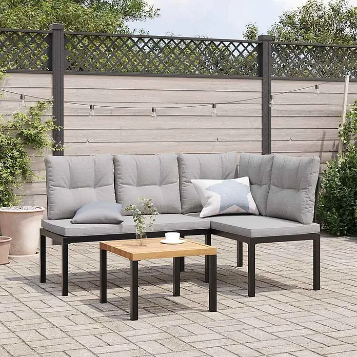 Furnicato Gartenbank pulverbeschichtet - B x T x H: 118 x 63 x 78 cm, Taupe - Graues Garten-Ecksofa mit schwarzem Gestell und Holztisch auf Terrasse, umgeben von Pflanzen.