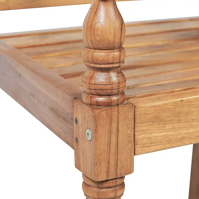 Furnicato Gartenbank Teakholz geölt - B x T x H: 150 x 51,5 x 84 cm, Braun - Detail einer Naturholz-Möbelecke mit gedrechseltem Bein und Lattenrost-Oberfläche.