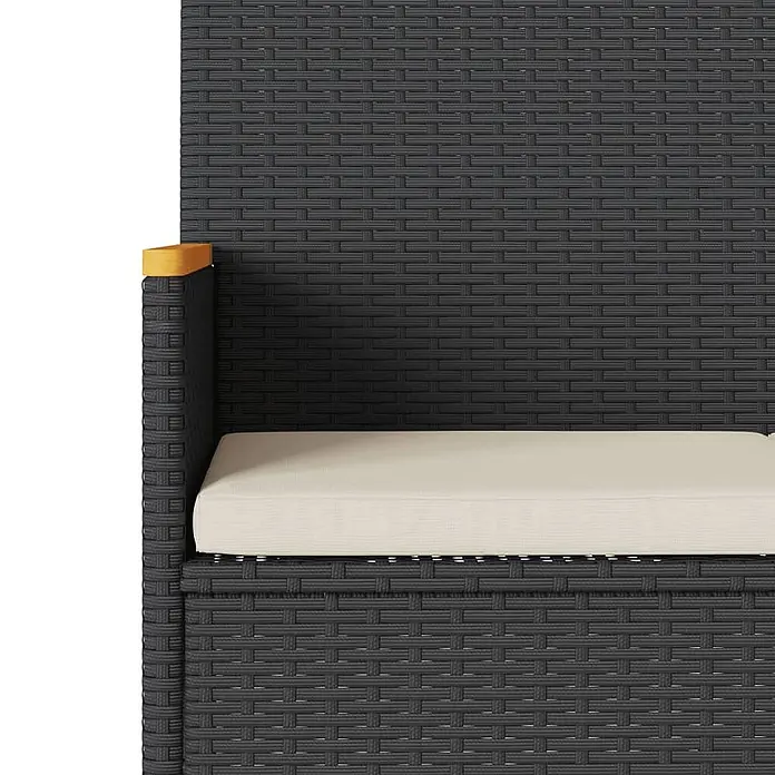 Furnicato Gartenbank PE-Rattan - B x T x H: 140 x 54 x 85 cm, Schwarz - Dunkelgraues Polyrattan-Outdoor-Sofa mit hellbeigem Kissen und hölzernem Armlehnen-Akzent.