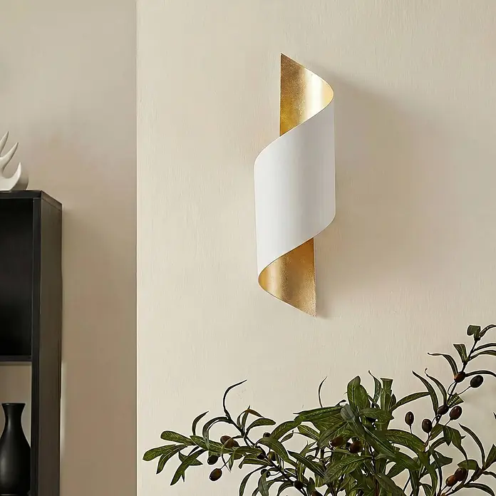 Lindby Wandleuchte Vanni - L x B x H: 17 x 15 x 52 cm, weiß / opal, E27 - Weiße und goldene spiralförmige Wandleuchte.