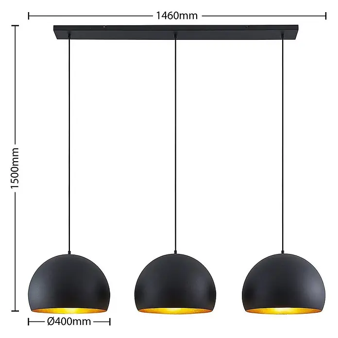 Lindby Pendelleuchte Tarjei - L x B x H: 146 x 40 x 28 cm, schwarz, Schwarz, gold, E27 - Schwarze dreiflammige Pendelleuchte mit kuppelförmigen Schirmen und goldenen Innenseiten, an einer rechteckigen Stange.