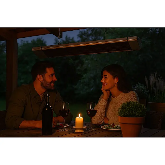 WDH Heizlüfter WDH-180DS Dunkelheizstrahler, Heizstrahler ohne Lichterzeugung -  - Dunkelgrauer Infrarot-Terrassenheizer über einem Paar, das ein warmes Abendessen im Freien genießt.