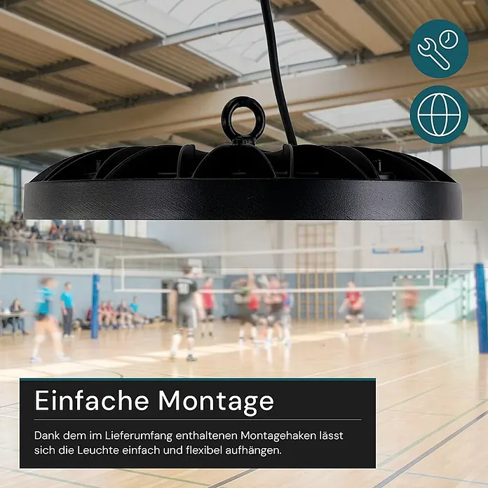 Luxula LED-Strahler LED-Hallenstrahler - 100 W, 9.500 lm, 5.000 K, L x B x H: 210 x 210 x 93 mm, IP65 - Schwarze industrielle Hallenleuchte mit Montagehaken, hängt in einer Sporthalle.