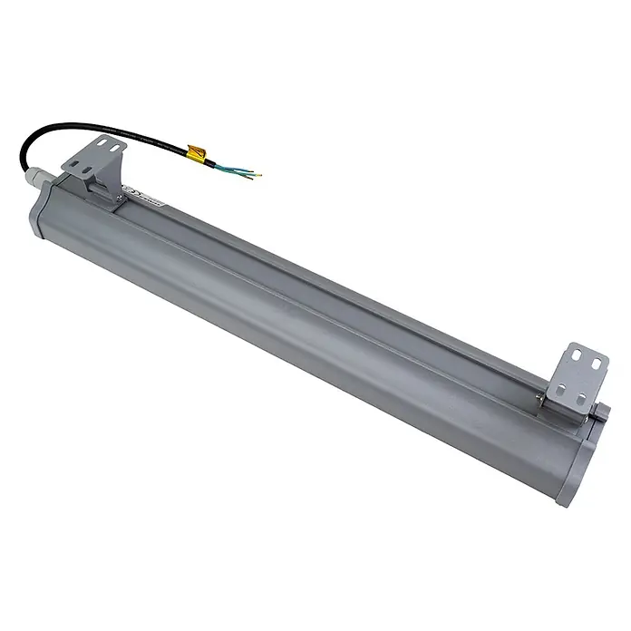 Luxula LED-Strahler LED-Hallenstrahler - 100 W, 12.400 lm, 5.000 K, IP65 - Silber-graue lineare LED-Leuchte mit Montagehalterungen und freiliegenden elektrischen Kabeln.