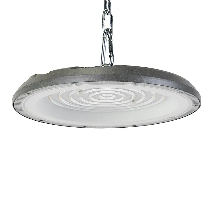 Luxula LED-Strahler LED-Hallenstrahler - 200 W, 20.000 lm, 4.000 K, L x B x H: 235 x 235 x 68 mm, IP65 - Runde, graue LED-Hallenleuchte, aufgehängt an einer Metallkette.