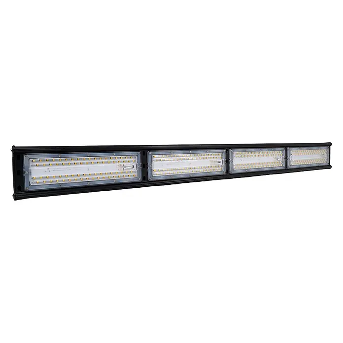 Enovalite LED-Strahler LED-Hallenstrahler - 200 W, 24.000 lm, 5.000 K, L x B x H: 1.115 x 115 x 105 mm, IP65 - Schwarze lineare LED-Leuchte mit vier rechteckigen Modulen, jedes mit Reihen kleiner gelb-oranger LED-Chips unter transparenten Abdeckungen.