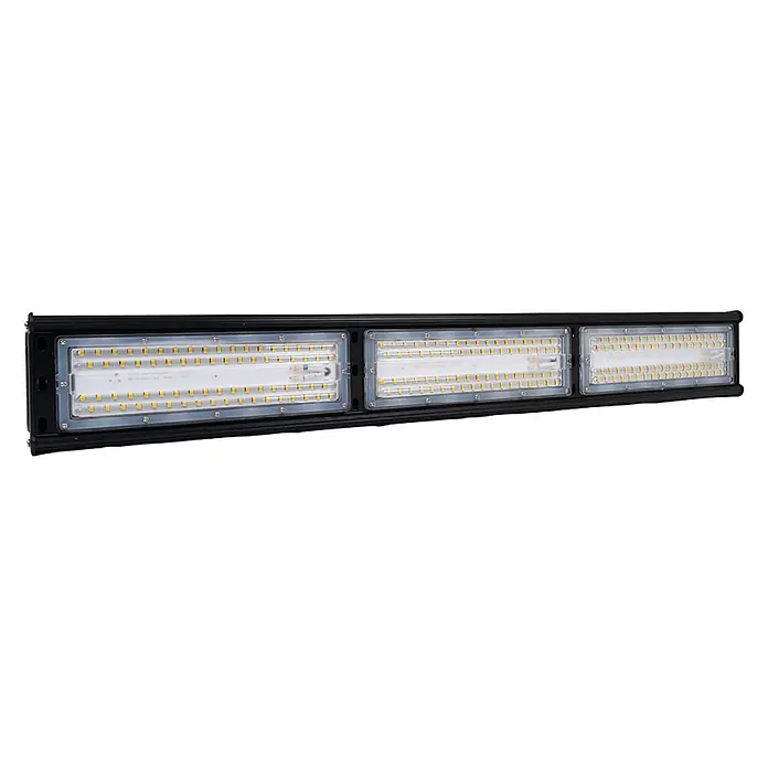 Enovalite LED-Strahler LED-Hallenstrahler - 150 W, 18.000 lm, 5.000 K, IP65 - Schwarze lineare LED-Hallenleuchte mit drei hellen LED-Modulen, klaren Abdeckungen und gelben LED-Chips.
