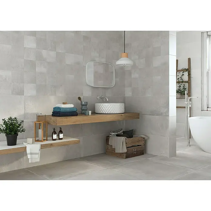 BHS Showroom Revestimiento de pared Madox Square - 90 x 30 cm, Gris, Mate, Rectificado - Elegante baño con azulejos grises, elementos de madera y sanitarios modernos para un ambiente elegante.
