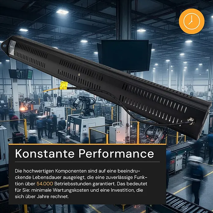 Enovalite LED-Strahler LED-Hallenstrahler - 150 W, 18.000 lm, 5.000 K, IP65 - Längliche schwarze Industrielampe mit Lüftungsschlitzen, diagonal in einer geschäftigen Fabrikumgebung montiert.