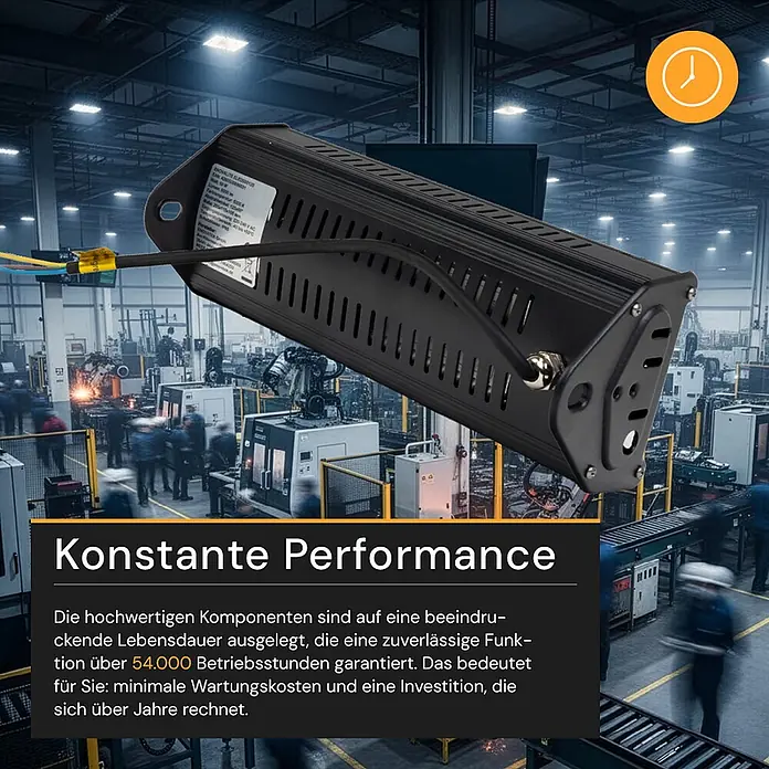 Enovalite LED-Strahler LED-Hallenstrahler - 50 W, 6.000 lm, 5.000 K, IP65 - Schwarzes, rechteckiges Industrie-Elektronikgerät mit Kühlrippen und angeschlossenem Kabel, in einer Fabrikumgebung gezeigt.