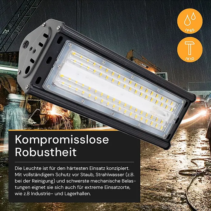 Enovalite LED-Strahler LED-Hallenstrahler - 50 W, 6.000 lm, 5.000 K, IP65 - Robuste industrielle LED-Leuchte mit schwarzem Gehäuse und hellen LED-Streifen, eingesetzt in einer rauen Arbeitsumgebung.