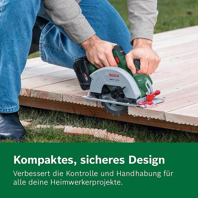 Bosch Power for All 18V Akku-Handkreissäge EasyCirc 18V-48 - 18 V, Ohne Akku, Durchmesser Sägeblatt: 150 mm, 4.200 U/min - Eine Person schneidet mit einer grünen und grauen Bosch EasyCirc 18V-48 Kreissäge Holzbretter im Freien.