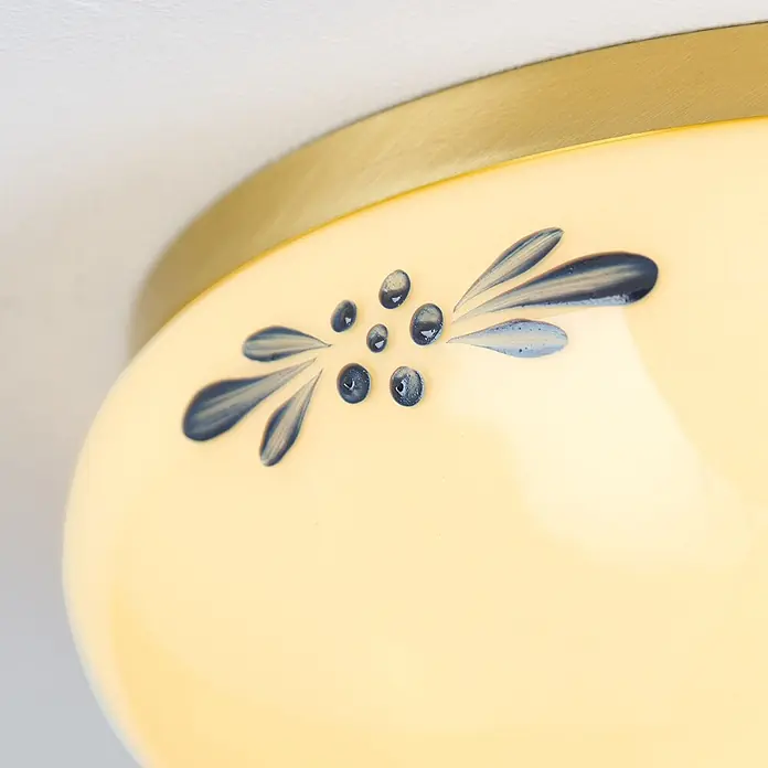 Orion Leuchten Deckenleuchte rund - E27 - Deckenleuchte mit goldfarbenem Messingrand und warmem Cremeglas-Diffusor mit blauem Blumenmuster.