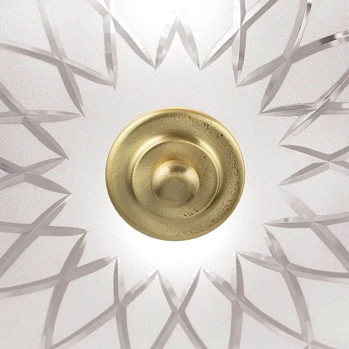 Orion Leuchten Deckenleuchte rund - E27 - Goldener, gebürsteter Metallknauf mit konzentrischen Ringen auf mattiertem Glas mit Sternmustern.