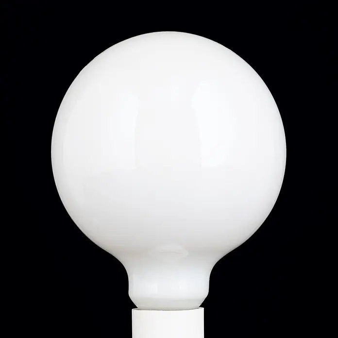 Orion Leuchten LED-Lampe - E27, Dimmbar, Warmweiß, 1.000 lm, 9 W - Weiße kugelförmige opake Glasglühbirne.