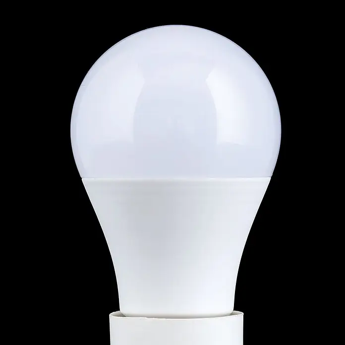 Orion Leuchten LED-Lampe - E27, Nicht Dimmbar, Warmweiß, 500 lm, 5 W - Eine weiße, undurchsichtige LED-Glühbirne mit rundem Diffusor und konischem Sockel.