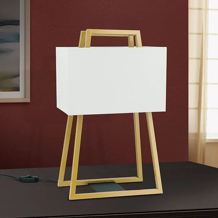 Orion Leuchten Tischleuchte - 40 W, L x B x H: 31 x 19 x 51 cm, E27 - Moderne Tischleuchte mit weißem Rechteckschirm und goldenem Metallgestell, auf einem dunklen Tisch.