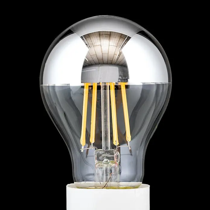 Orion Leuchten LED-Lampe - E27, Dimmbar, Warmweiß, 730 lm, 8 W - Klare LED-Glühbirne mit verspiegelter Oberseite, sichtbaren gelben Filamenten und weißem Sockel.