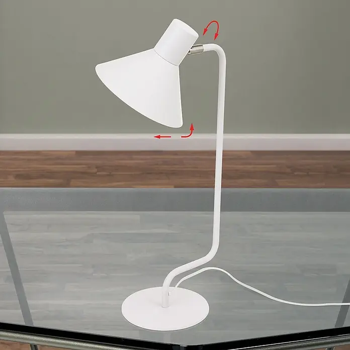 Orion Leuchten Tischleuchte - 40 W, L x B x H: 22 x 17,5 x 51 cm, E14 - Weiße Schreibtischlampe mit konischem Schirm und verstellbarem Arm auf einem Glastisch. Rote Pfeile zeigen Verstellbarkeit an.