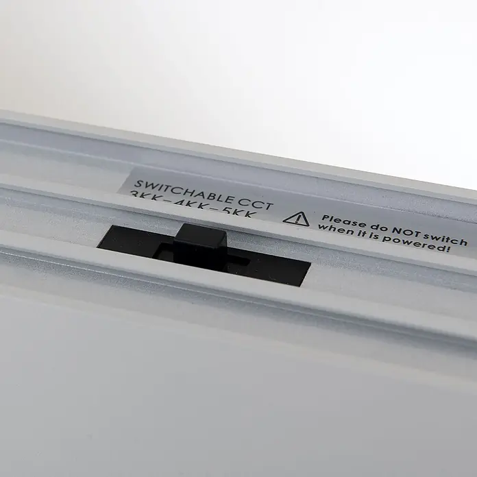 Orion Leuchten Pendelleuchte - L x B x H: 113 x 6,5 x 8,8 cm, Sonstige - Silbernes LED-Fixture-Bauteil mit schwarzem Schiebeschalter zur Einstellung der Farbtemperatur (CCT) zwischen 3000K, 4000K und 5000K.