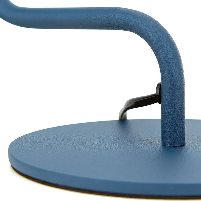 Orion Leuchten Tischleuchte - 40 W, L x B x H: 22 x 17,5 x 51 cm, E14 - Blauer, texturierter Ständer mit rundem Fuß und gebogenem Arm, mit schwarzem Verbinder.