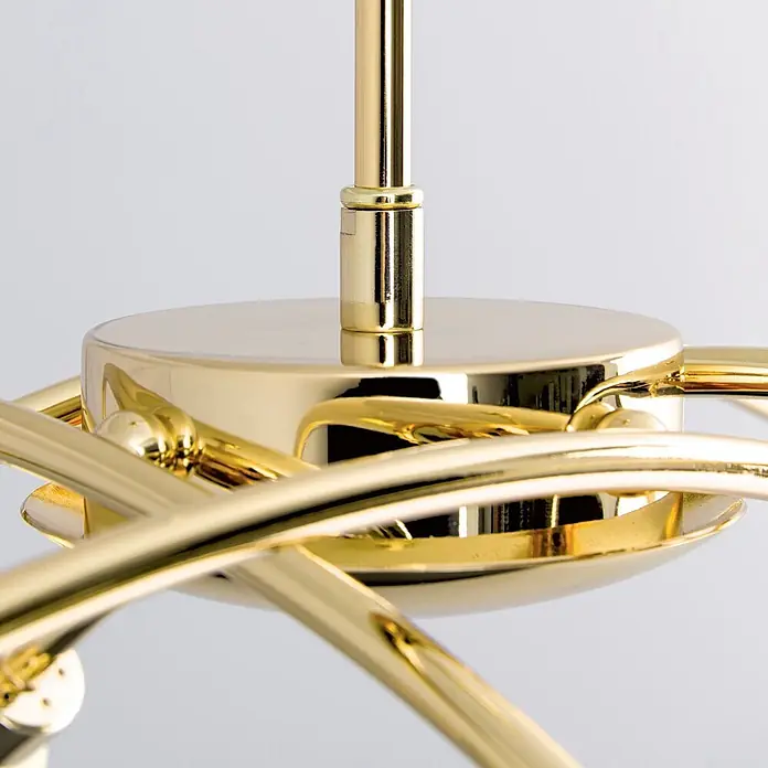 Orion Leuchten Pendelleuchte - L x B x H: 84 x 84 x 25 cm, G9 - Detailansicht eines polierten, goldfarbenen Kronleuchter-Mittelstücks mit zentraler Stange und geschwungenen Armen.