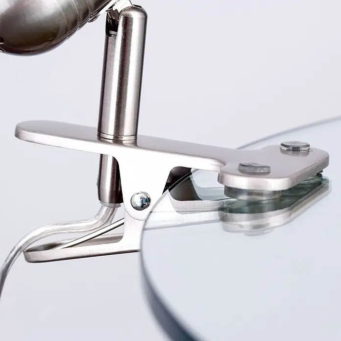 Orion Leuchten Klemmleuchte - 40 W, L x B x H: 14 x 7,5 x 17 cm - Klemmleuchte aus gebürstetem Metall, an einer Glasfläche befestigt.