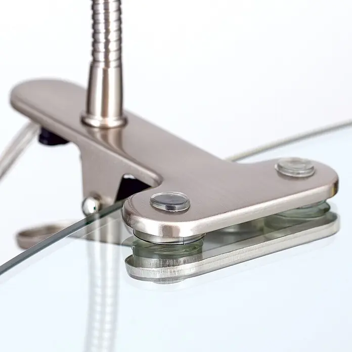 Orion Leuchten Klemmleuchte - 40 W, L x B x H: 14 x 7,5 x 23 cm - Gebürstete Metallklemme mit flexiblem Arm, hält eine klare Glasfläche mit schützenden Gummipads.