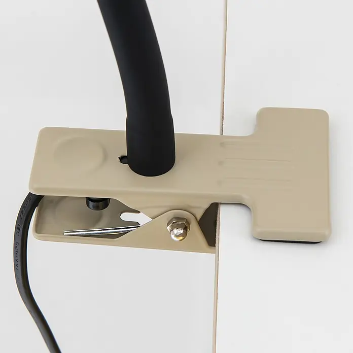 Orion Leuchten Klemmleuchte - 40 W, L x B x H: 7,5 x 16,5 x 27 cm - Beigefarbene Klemme mit schwarzem flexiblem Arm und Kabel.
