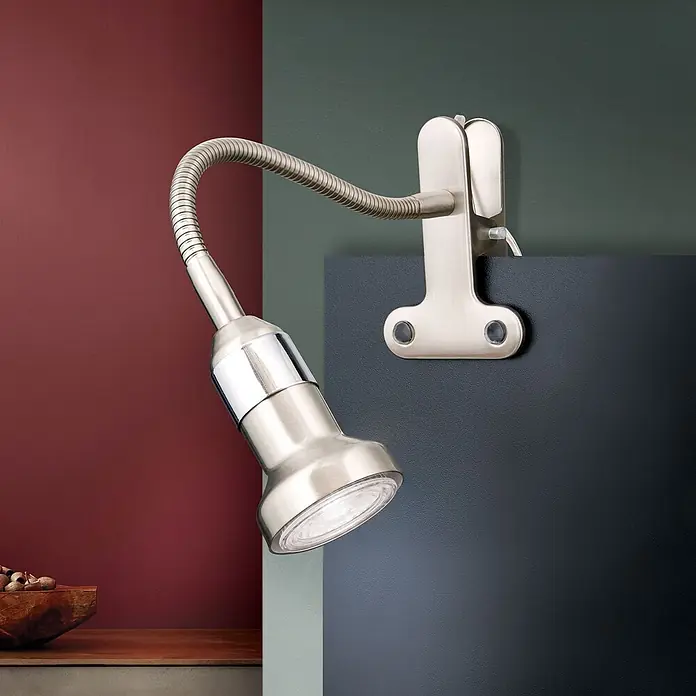 Orion Leuchten Klemmleuchte - 40 W, L x B x H: 33 x 7,5 x 23 cm - Klemmleuchte mit flexiblem Arm aus gebürstetem Nickel, leuchtet eine dunkle Fläche an, an Platte geklemmt.