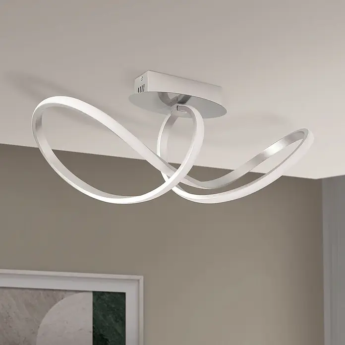 Orion Leuchten LED-Deckenleuchte - L x B x H: 27 x 25 x 27 cm - Moderne weiß-silberne LED-Deckenleuchte mit verschlungenen Wellenformen, an einer hellen Decke montiert.
