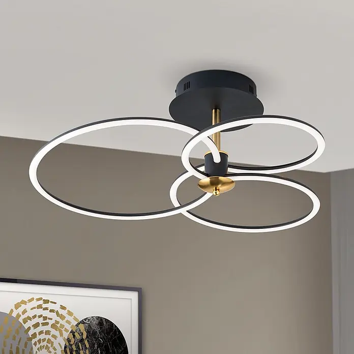 Orion Leuchten LED-Deckenleuchte - L x B x H: 68 x 59 x 26 cm - Moderne Deckenleuchte in Schwarz-Messing mit drei beleuchteten Ringen an der Decke montiert.
